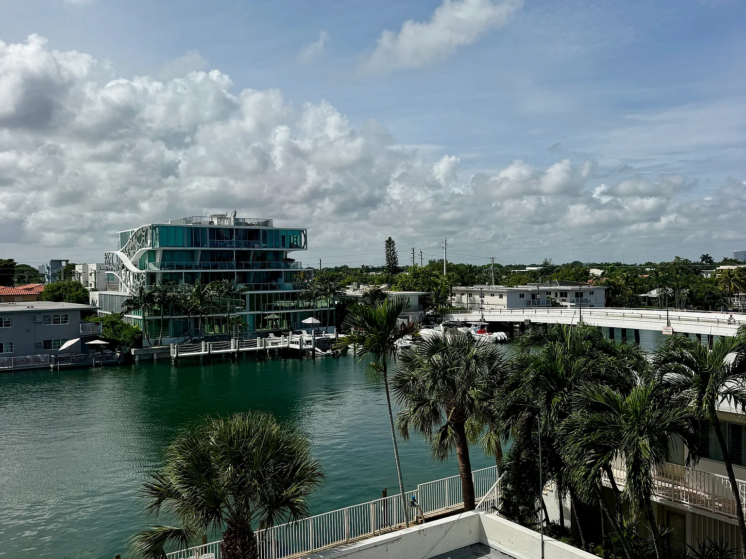 1 bed, 1.5 bath, 725 sqft, $2,300 — Photo 1