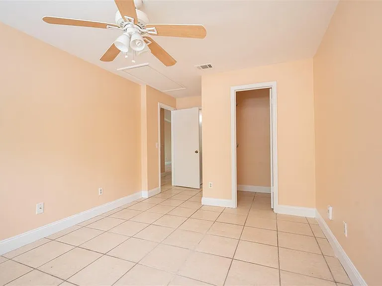 3409 NW 52nd Ter — Photo 11