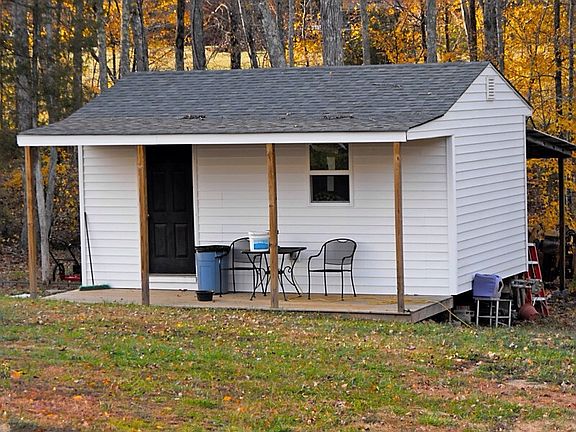 3rd image of 1015 Mountainside Ln