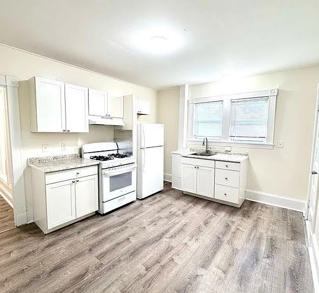 166 Irving St #3L — Photo 2