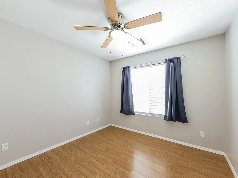 11805 W Maui Ln — Photo 7