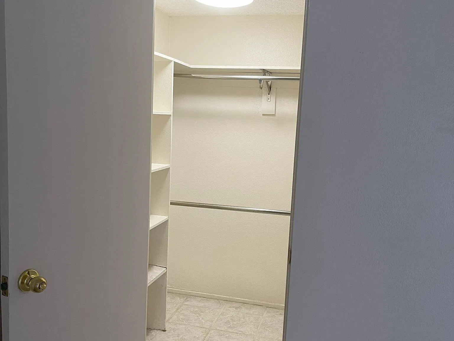 251 S Saturmino Dr — Photo 3