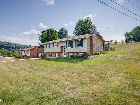 2nd image of 121 Lemay Dr
