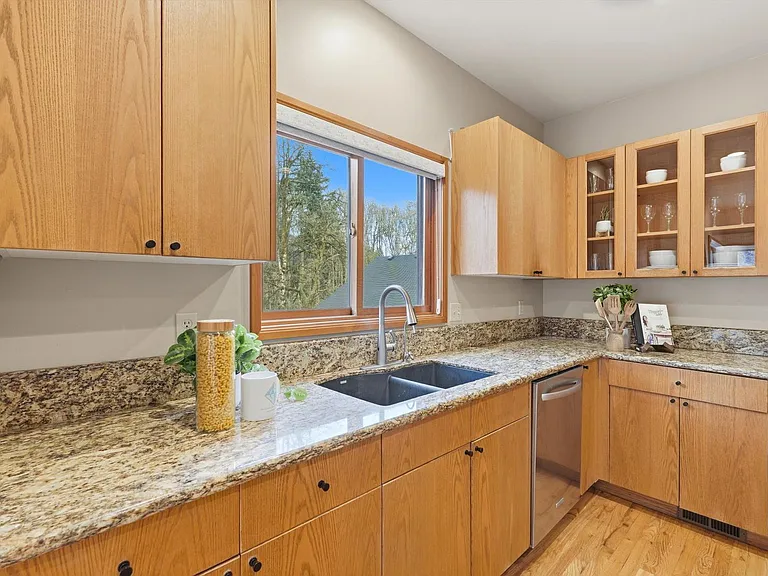 2935 NW Thurman St — Photo 3