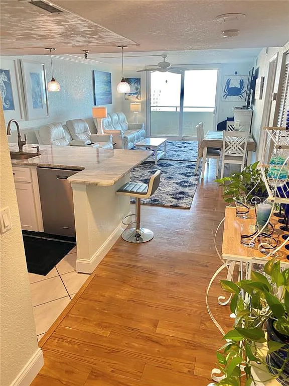 2 bed, 2.0 bath, 1236 sqft, $3,500 — Photo 3