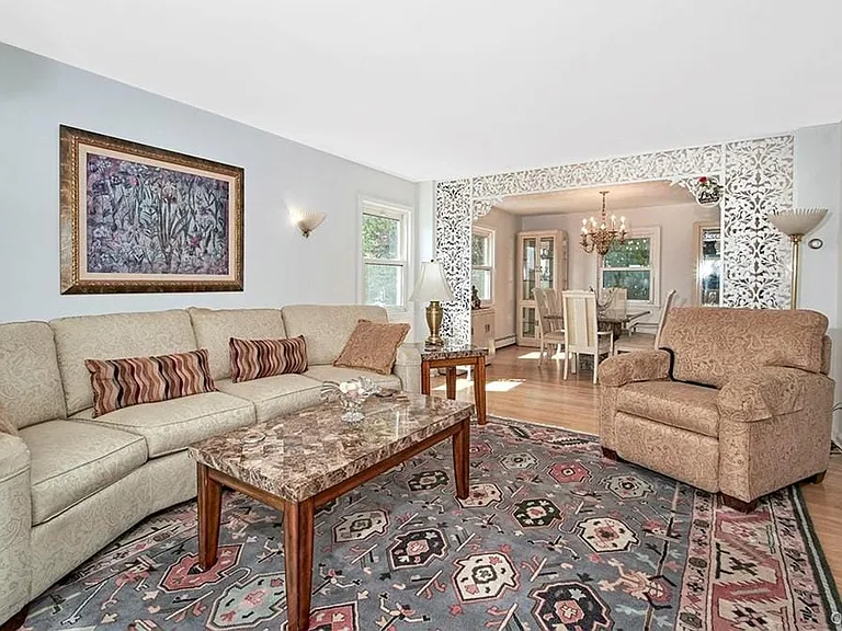 28 Beechwood Ave — Photo 3
