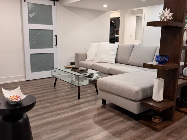 6 Frankfort Ave, Toronto, ON M6L 2Y2