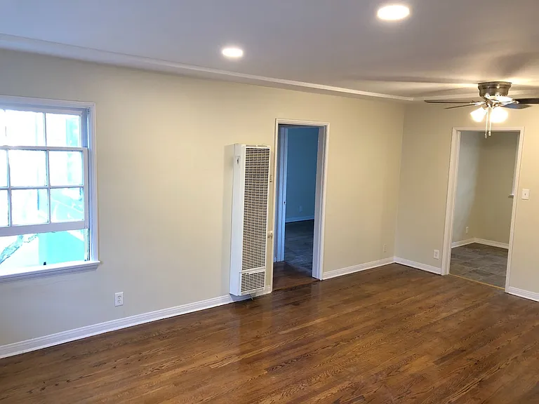 621 Midvale Avenue — Photo 26