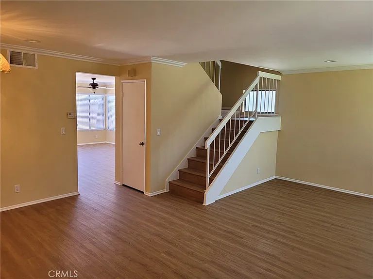 2074 Mount Shasta Dr — Photo 2