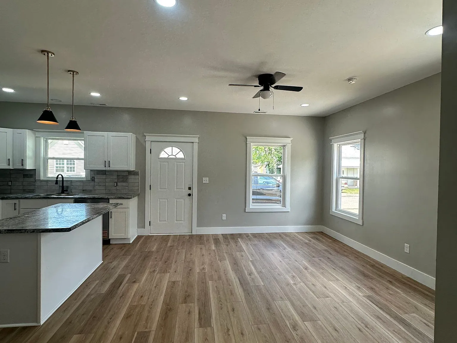 2 bed, 1.5 bath, 1056 sqft, $1,500 — Photo 2