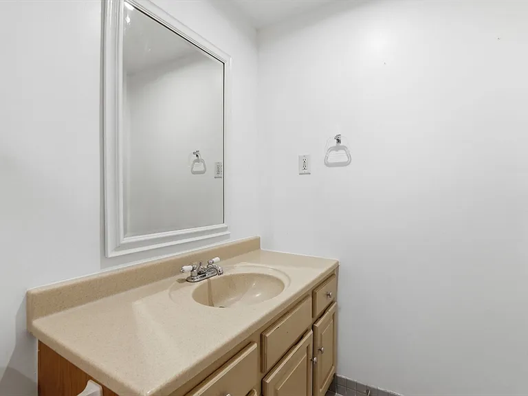 21 Linden St #212 — Photo 30