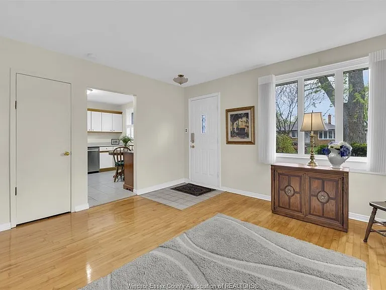 1028 Virginia Ave — Photo 8
