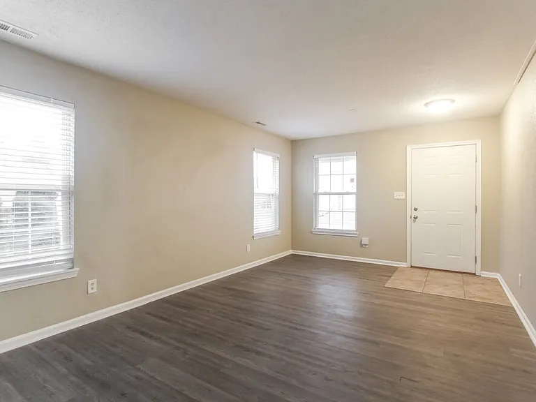607 Sweet Creek Dr — Photo 5