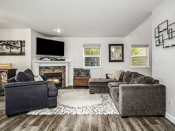 2nd image of 2708 20th Street Pl SW #2708
