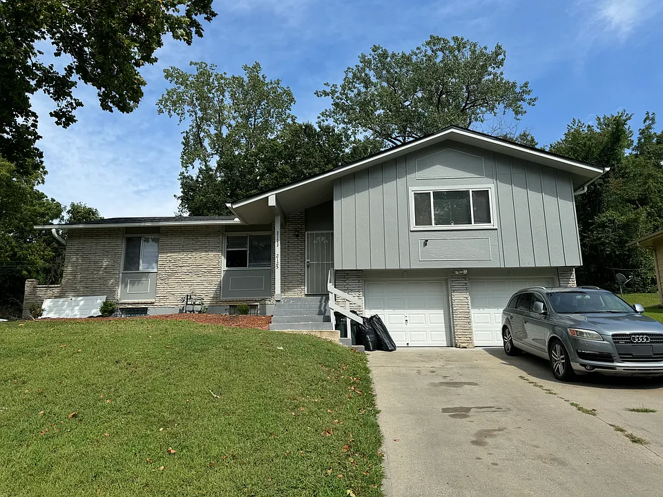 2125 N 56th Ter