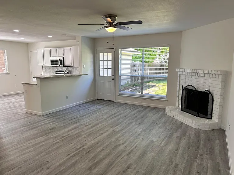 2324 Foothill Rd — Photo 3