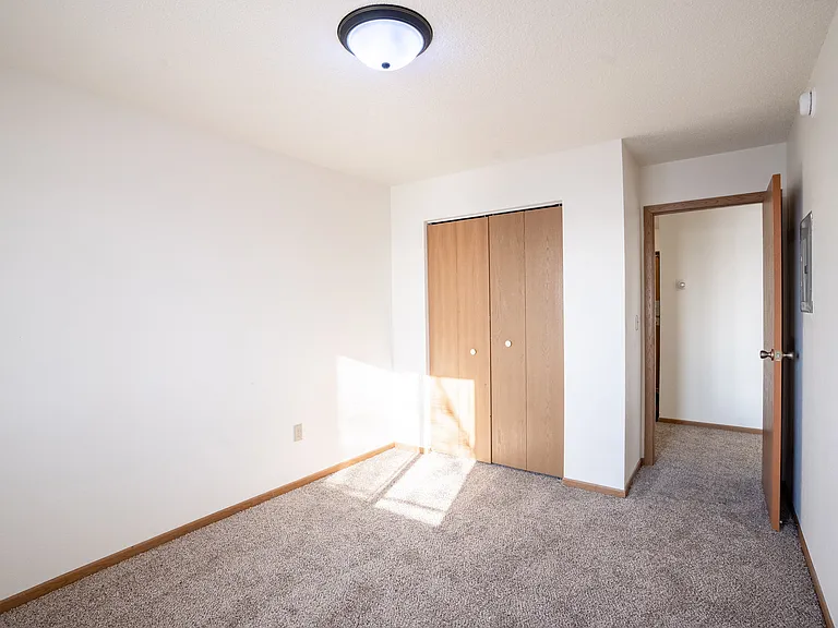 Fargo, ND Fieldstone Apartments | 21A | Bedroom
