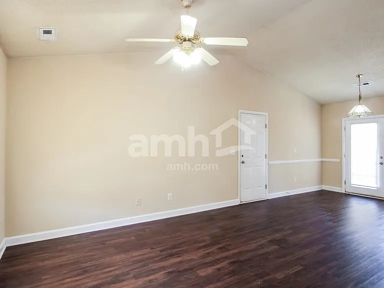 725 Oak Branches Close — Photo 6