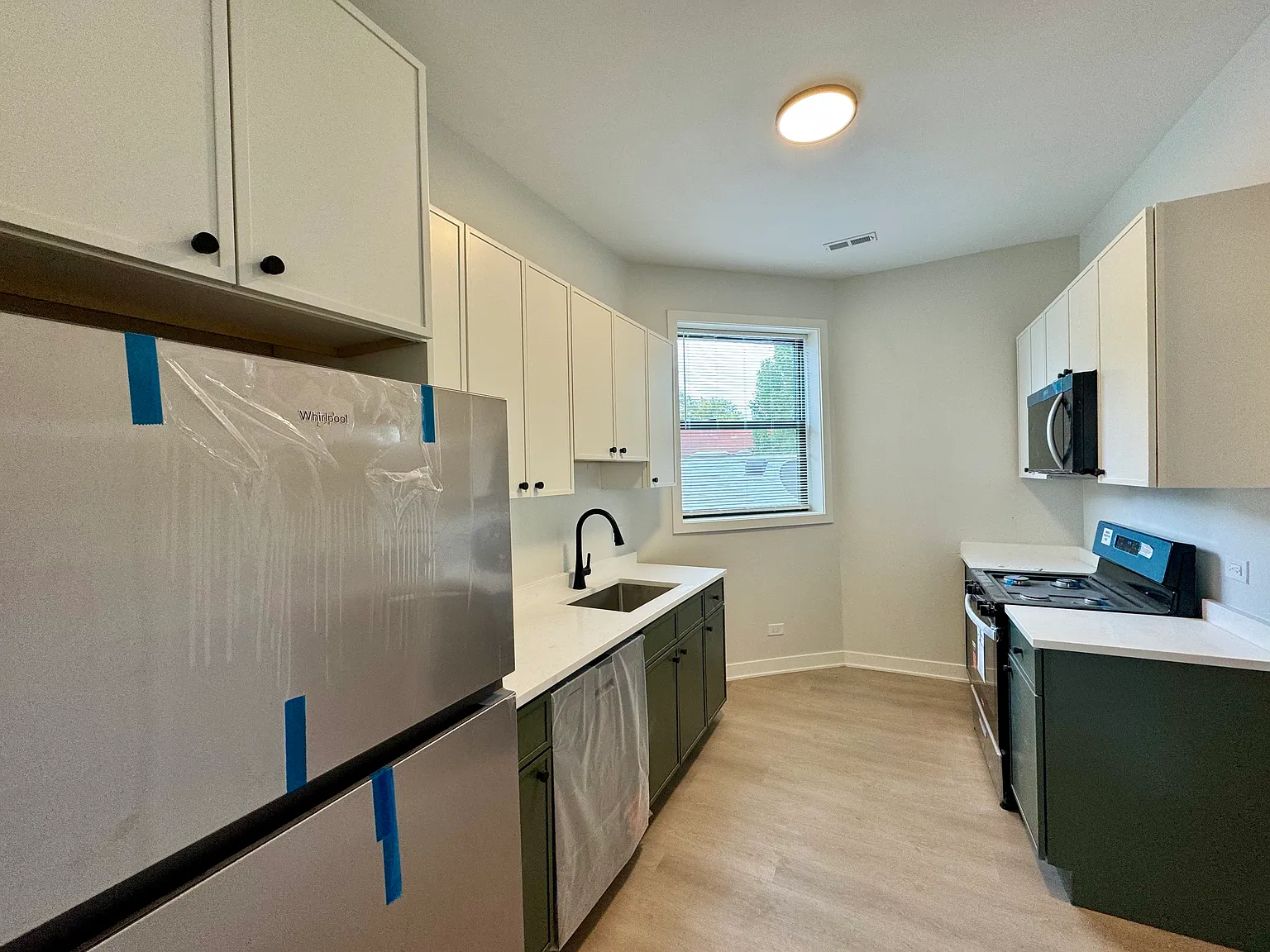 2 bed, $3,200 — Photo 2