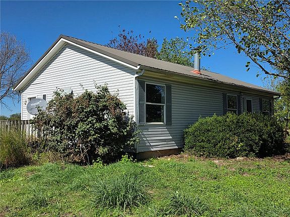2nd image of 37780 Pleasant Valley Rd