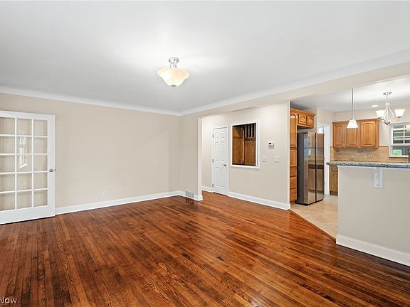 5th image of 28324 Evergreen Dr