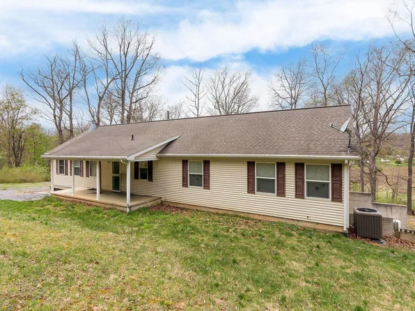86 Spitler Cir, Greenville, VA 24440