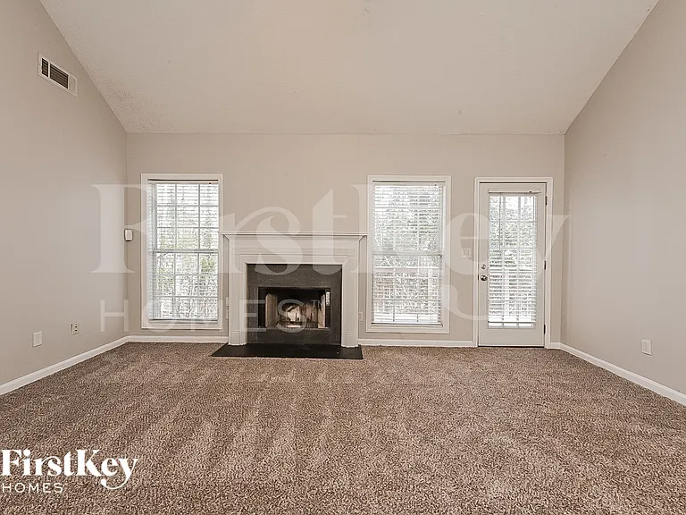 164 Highland Cir — Photo 2
