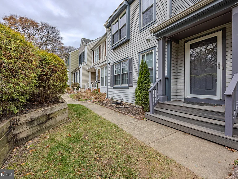 8200 Maple Ridge Ave — Photo 34