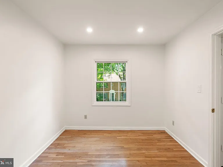 8330 Wickham Rd — Photo 36