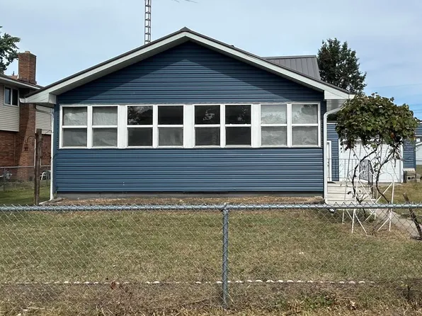 305 W New York St, Knox, IN 46534