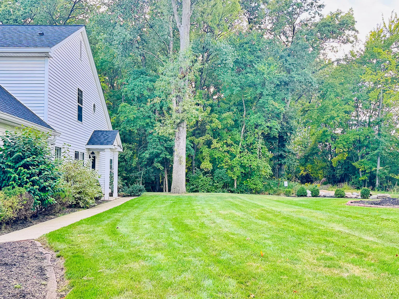 2 bed, 1839 sqft, $2,700 — Photo 3