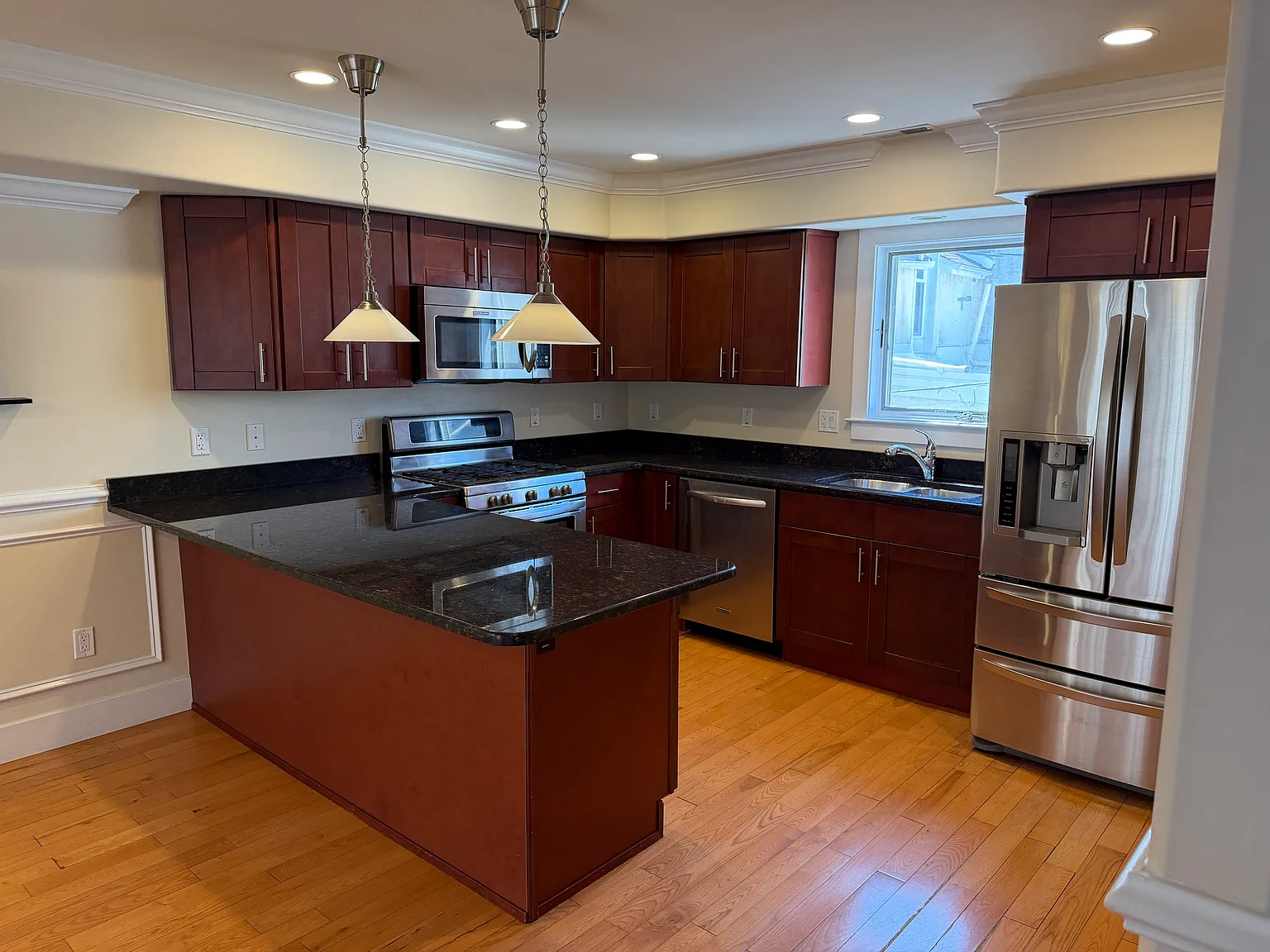 4 bed, 2797 sqft, $3,250 — Photo 2