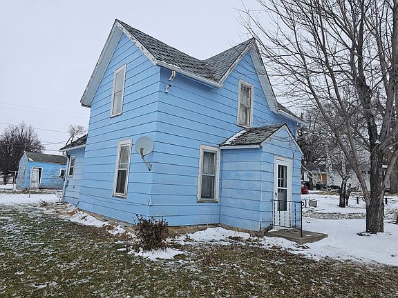 2nd image of 216 Main St W