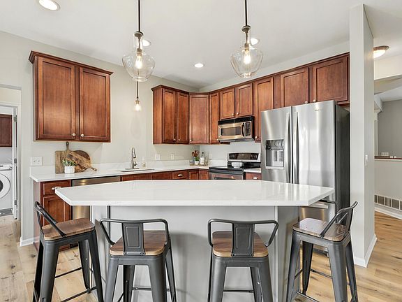 3rd image of 11253 68th St NE
