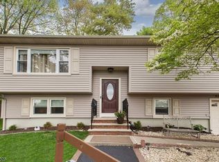 8 Mount View Ter, Sparta, NJ 07871