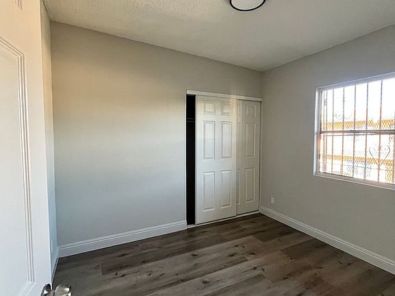 5th image of 1338 W 57th St #26