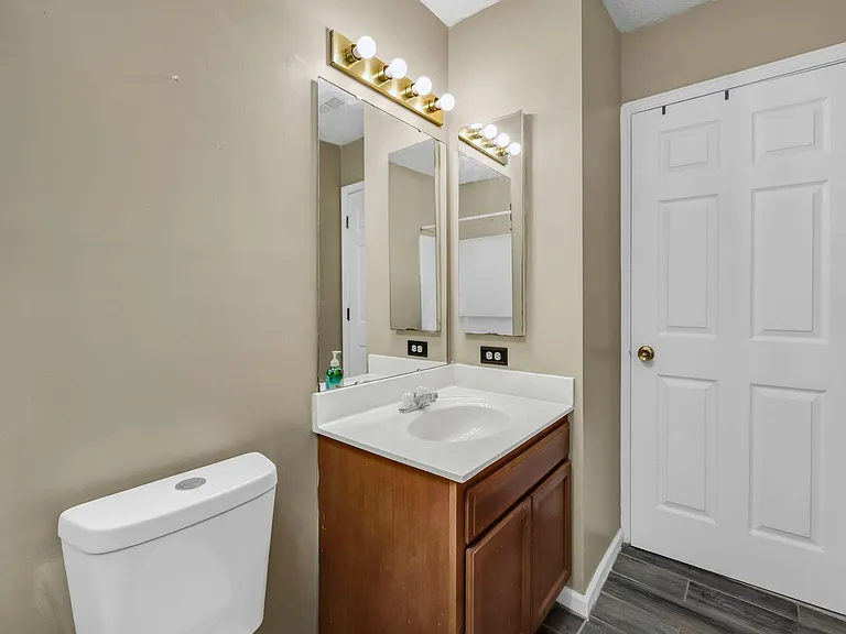 331 Woodcote Dr — Photo 21