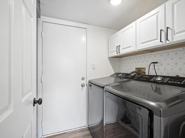 1321 Barclay Ln — Photo 4