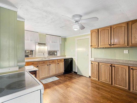 3rd image of 663 Washington St Floor 1