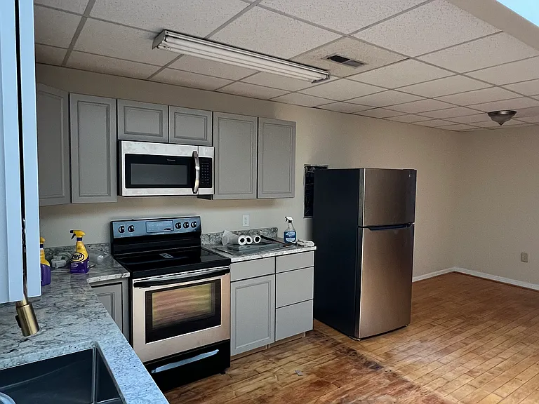 815 W Broad St #A — Photo 6