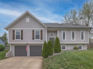 12914 S Seminole Dr, Olathe, KS 66062