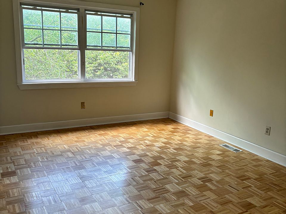 1st image of 61 Brighton Ct
