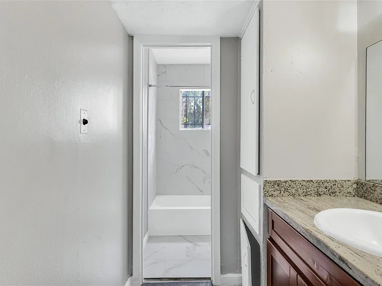 122 E Crosstimbers St #117 — Photo 6