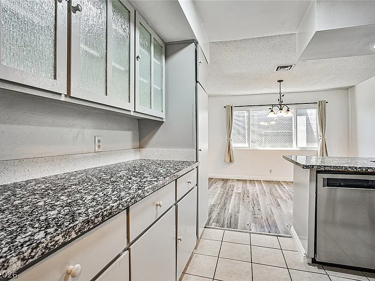 1320 Robin St — Photo 10