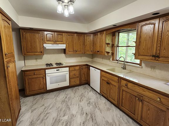 4th image of 28 Farley Ln