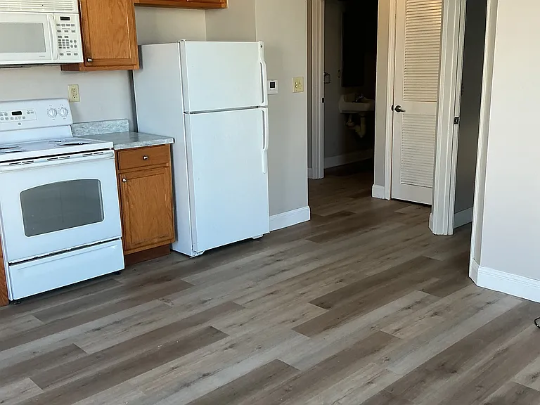 Drake Hotel Apartments — Photo 12