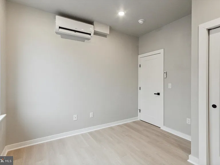316 S 52nd St #6 — Photo 5