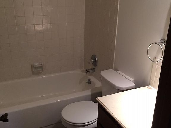 4th image of 2831 Eaton St