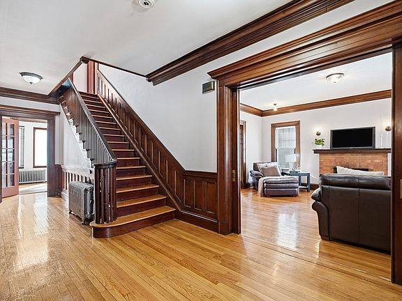 5th image of 35 Spruceland Ave