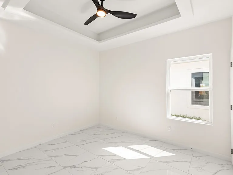 504 N Emerald Ave — Photo 4